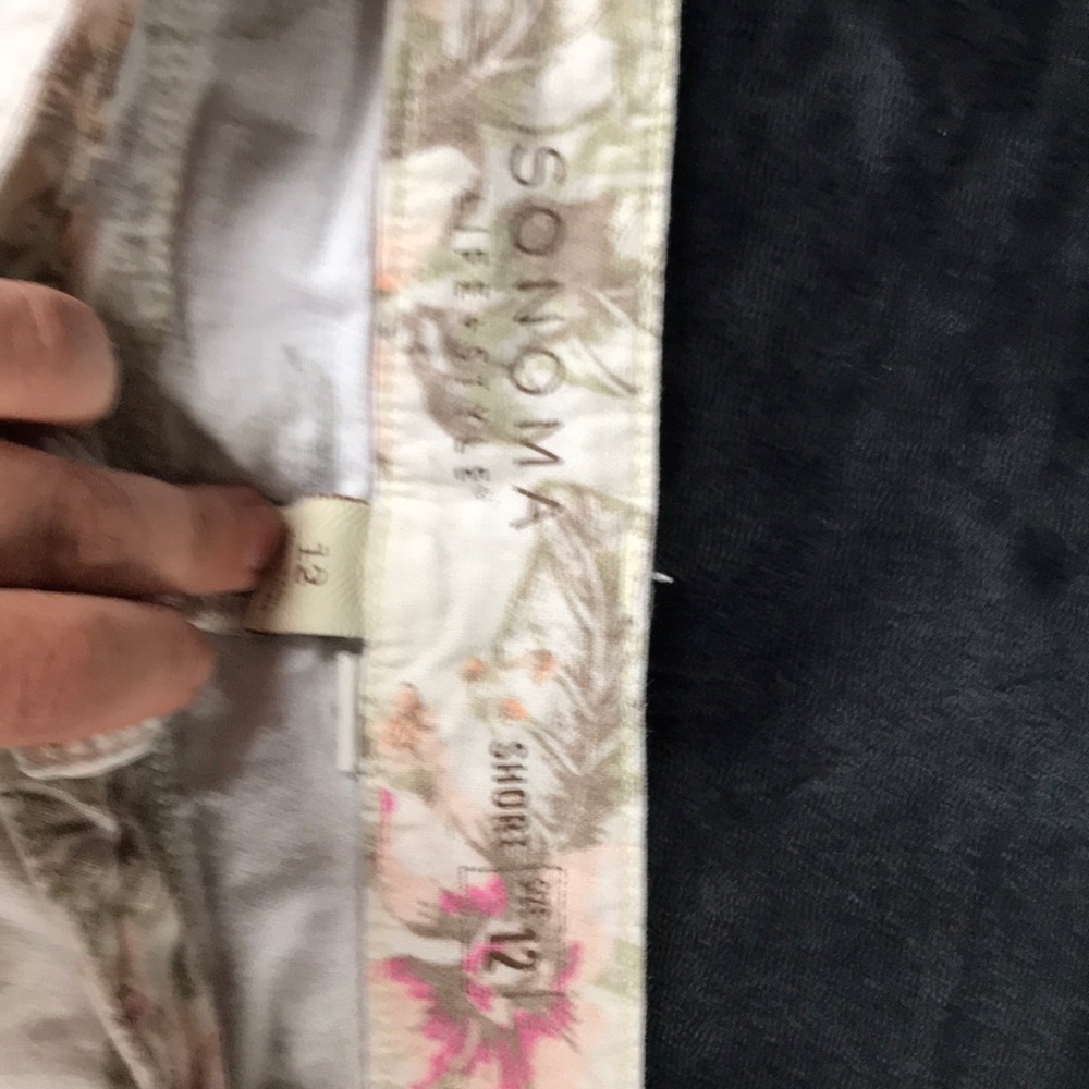 Shorts - Picture 3 of 3